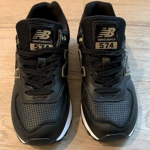 NEW BALANCE SNEAKERS